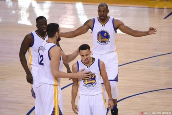 爱德华兹痛失两绝杀三分球 灰狼两分憾负灰熊.