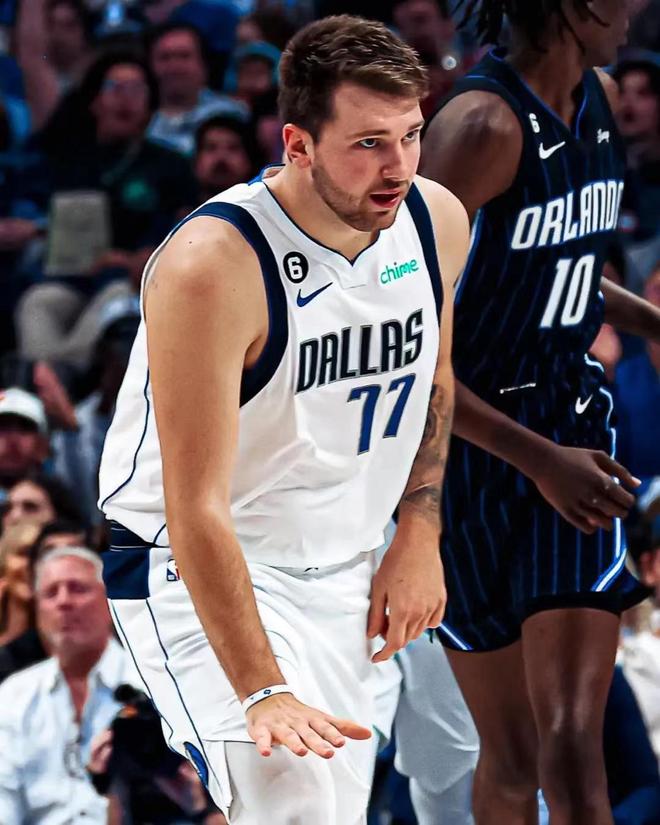 體球場擁抱 體球場擁抱